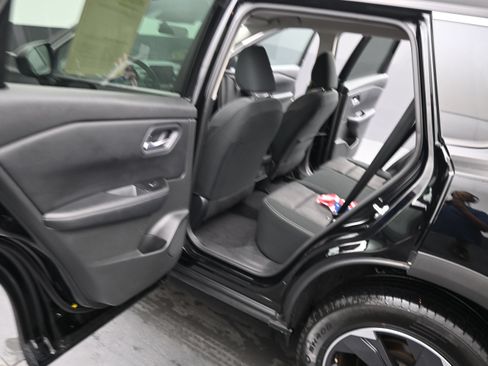 Used 2025 Nissan Rogue SV FWD image 15