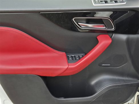 Used 2017 Jaguar F-PACE R-Sport image 27