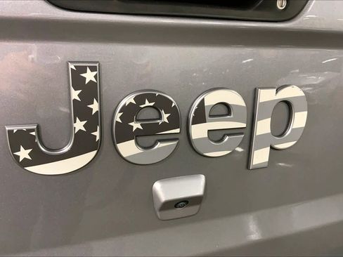 Used 2020 Jeep Gladiator Overland AWD/4WD image 10