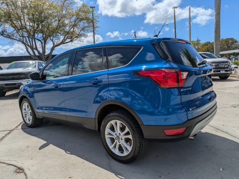 Certified 2019 Ford Escape SE FWD image 6