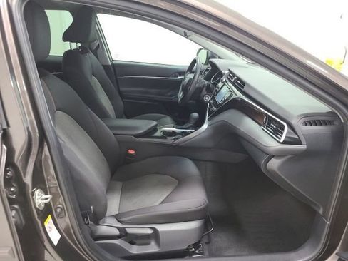 Used 2018 Toyota Camry LE FWD image 11