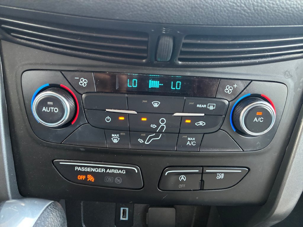Used 2017 Ford Escape SE w/ Equipment Group 201A FWD image 4