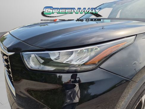 Used 2020 Toyota Highlander XLE FWD image 27