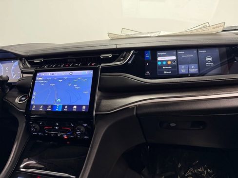 Used 2022 Jeep Grand Cherokee L Limited w/ Black Appearance Package image 29