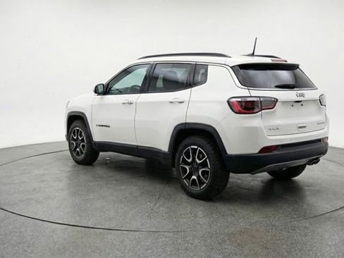 Used 2025 Jeep Compass Trailhawk AWD/4WD image 5