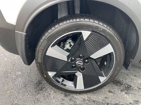 New 2025 Nissan Kicks SR FWD image 34