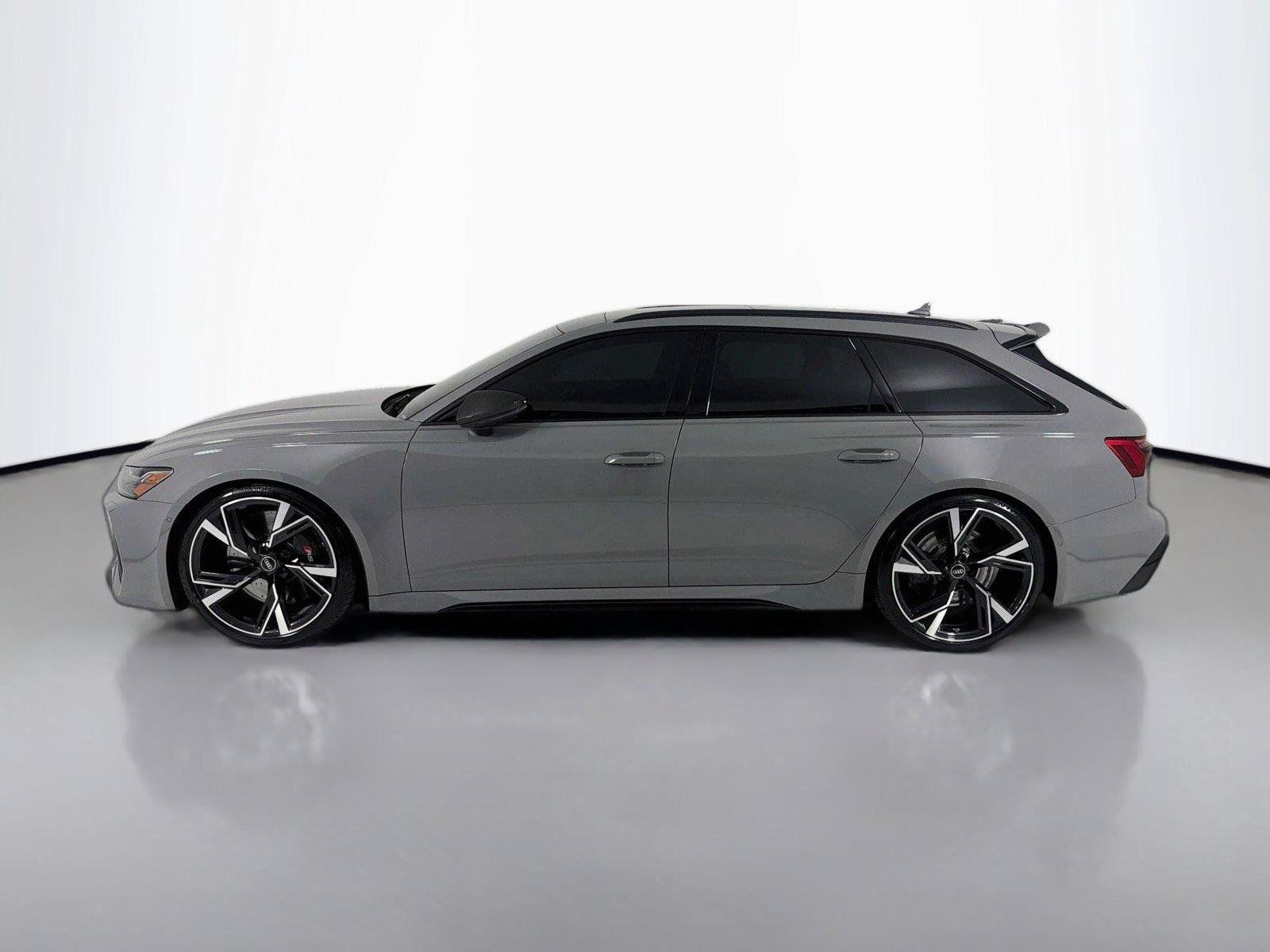 Used 2022 Audi RS 6 AWD/4WD image 2