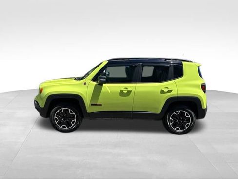 Used 2017 Jeep Renegade Trailhawk w/ Premium Trailhawk Package AWD/4WD image 4