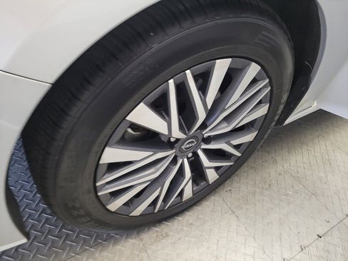 Used 2024 Nissan Altima 2.5 SV FWD image 31