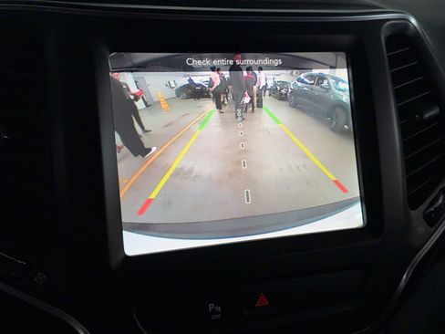 Used 2019 Jeep Cherokee Trailhawk image 24