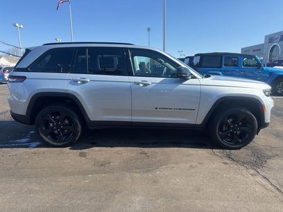 Used 2024 Jeep Grand Cherokee Altitude