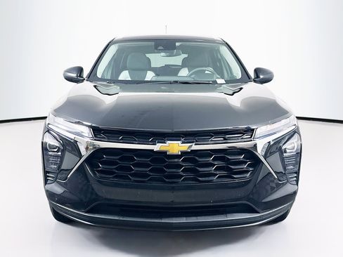 Used 2025 Chevrolet Trax LS image 2