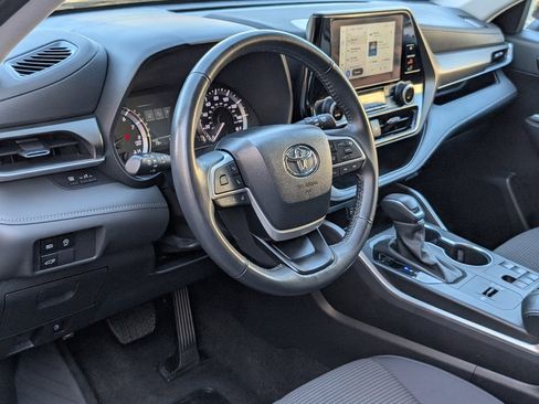 Used 2024 Toyota Highlander LE image 15