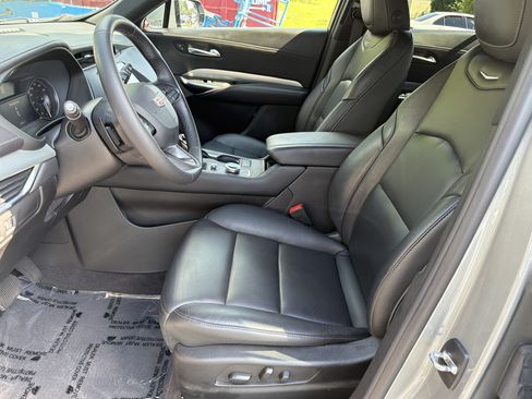 Used 2023 Cadillac XT4 Premium Luxury w/ Enhanced Visibility Package FWD image 9