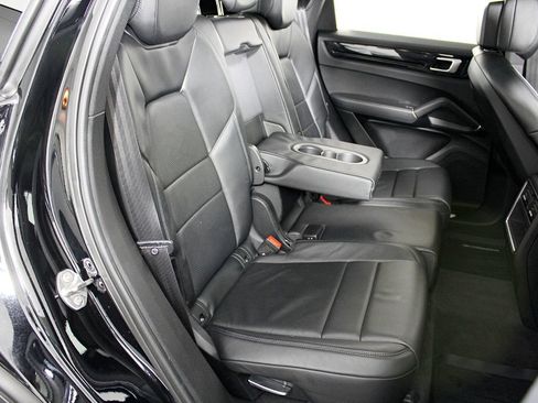 Used 2019 Porsche Cayenne image 40