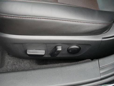 Used 2025 MAZDA MAZDA3 2.5 S Hatchback w/ Premium Pkg image 19