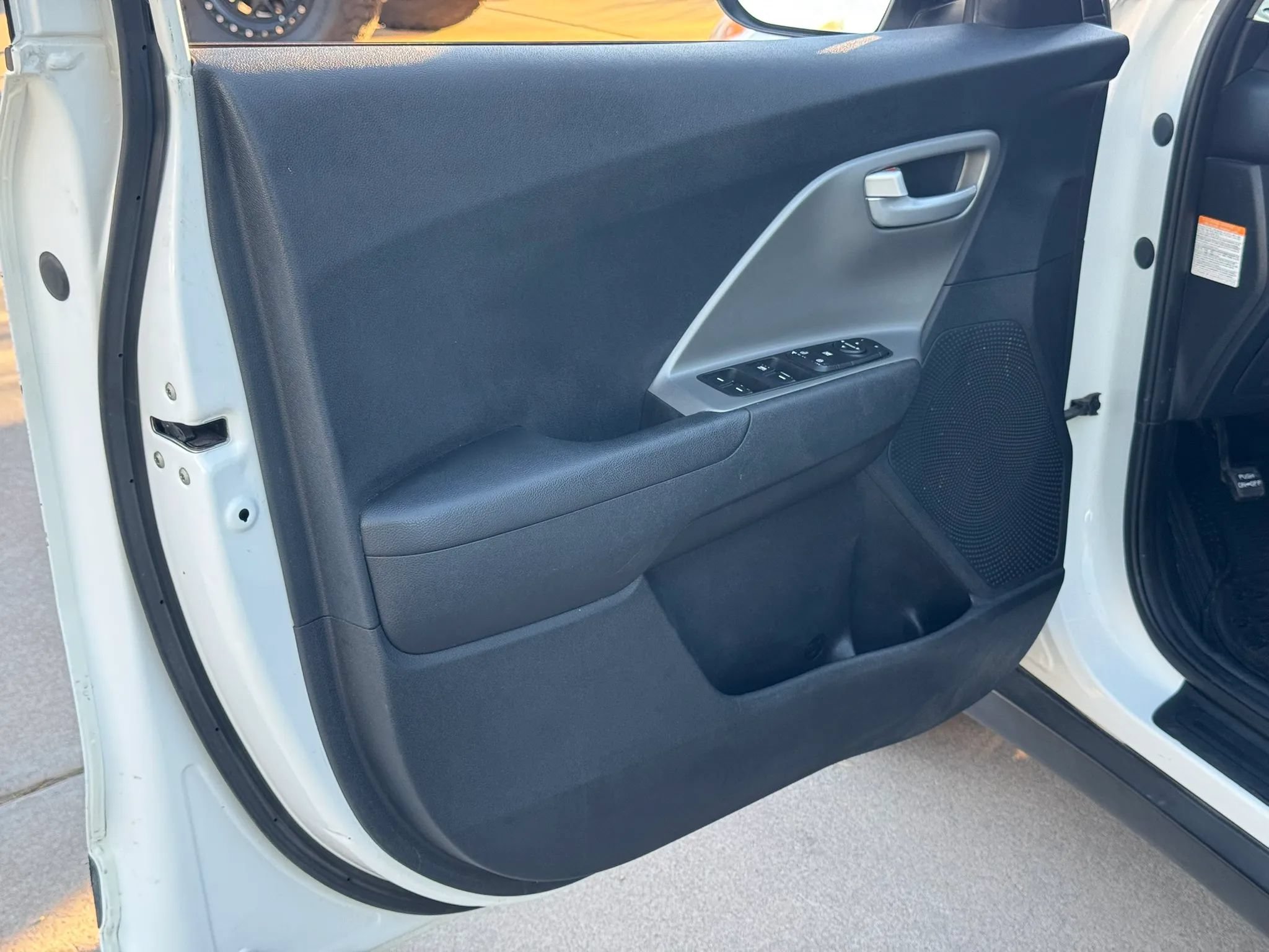 Used 2018 Kia Niro FE FWD image 9