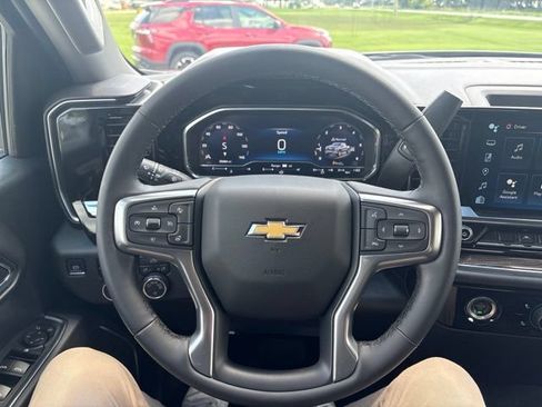 Used 2024 Chevrolet Silverado 1500 LT AWD/4WD image 29