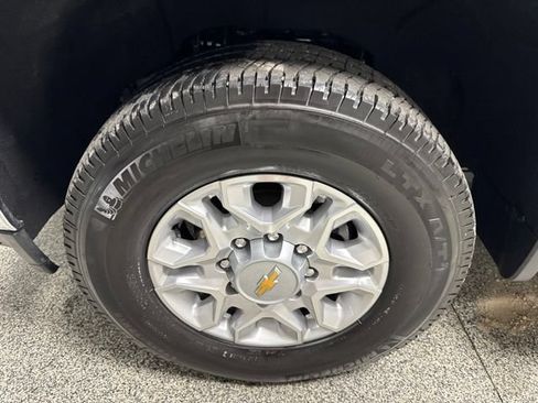 Used 2022 Chevrolet Silverado 2500 LT w/ Convenience Package AWD/4WD image 4