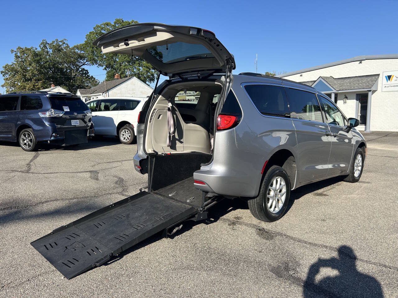 Used 2021 Chrysler Voyager Lxi FWD image 2