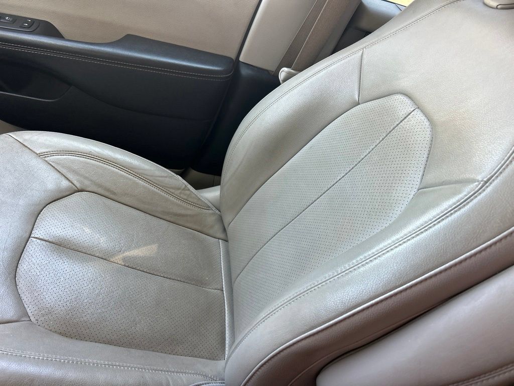 Used 2021 Chrysler Pacifica Touring-L FWD image 18