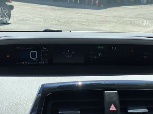 Used 2016 Toyota Prius Three Touring FWD image 28