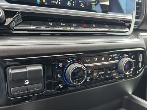 Used 2024 Chevrolet Silverado 2500 High Country w/ High Country Premium Package image 27