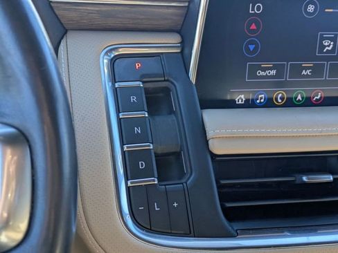 Used 2021 Chevrolet Suburban Premier RWD image 24