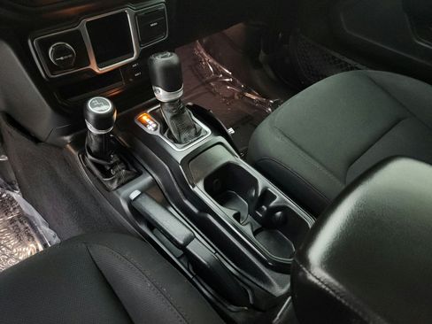 Used 2018 Jeep Wrangler Unlimited Sport AWD/4WD image 21