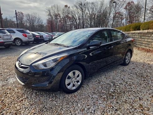 Used 2016 Hyundai Elantra SE image 8
