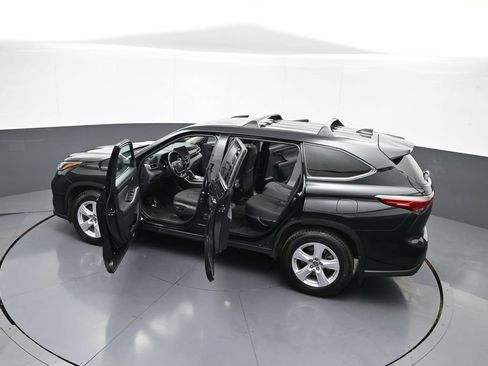Certified 2023 Toyota Highlander LE FWD image 44