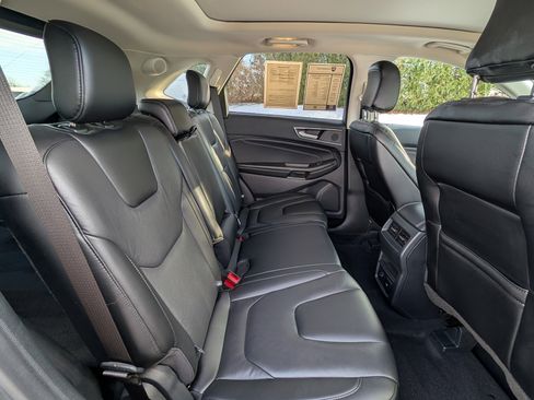 Used 2021 Ford Edge Titanium image 27