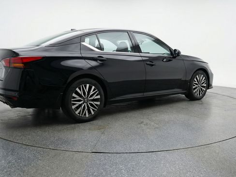 Used 2025 Nissan Altima 2.5 SV image 9