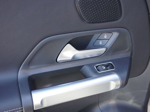 Certified 2025 Mercedes-Benz GLB 250 image 40