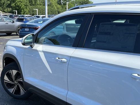 New 2026 Volkswagen Taos SE AWD/4WD image 19