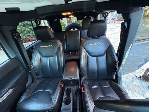 Used 2014 Jeep Wrangler Unlimited Sahara w/ Connectivity Group image 12