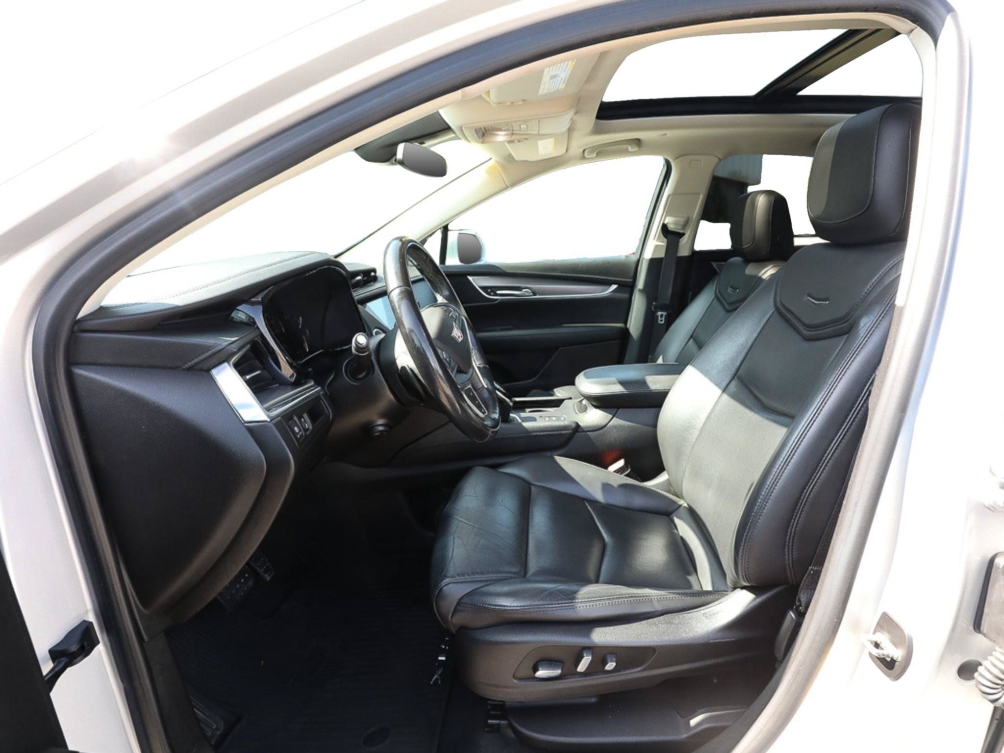 Used 2018 Cadillac XT5 Luxury w/ Driver Awareness Package AWD/4WD image 12