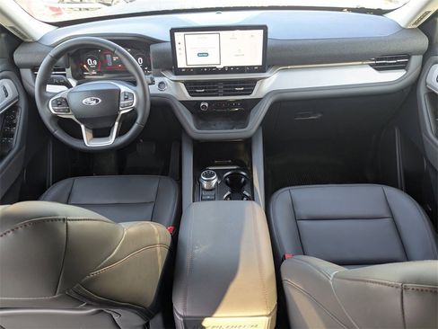 Used 2025 Ford Explorer Active w/ Active Comfort Package image 16