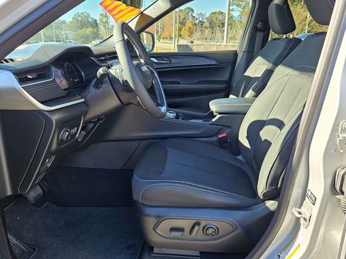 Certified 2025 Jeep Grand Cherokee Laredo X w/ Luxury Tech Group I image 10