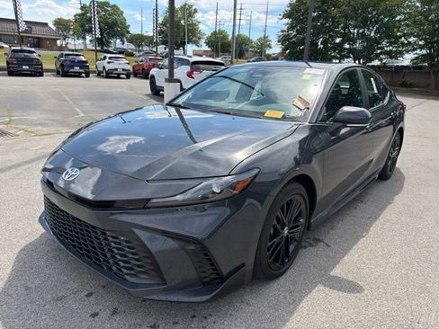 Used 2025 Toyota Camry SE FWD image 8