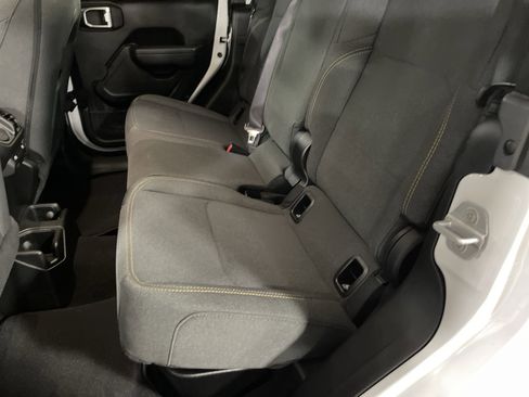 Used 2025 Jeep Gladiator Sport image 13