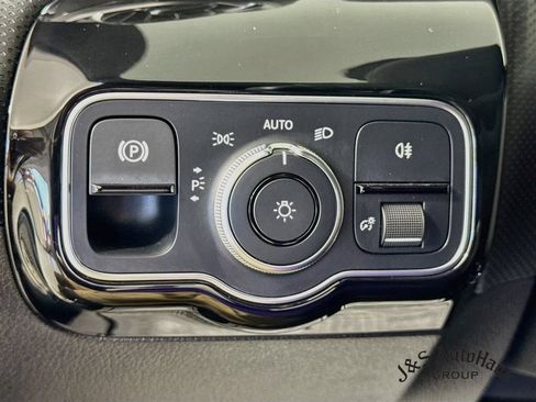 Used 2019 Mercedes-Benz A 220 w/ Premium Package image 10