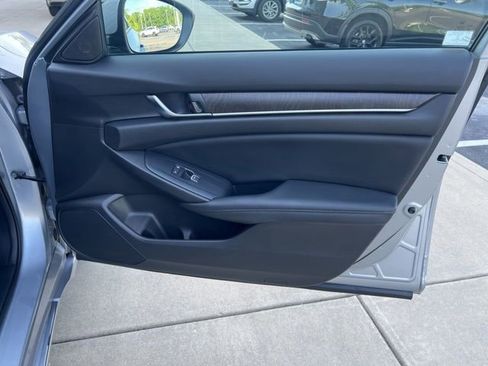 Used 2018 Honda Accord EX image 22