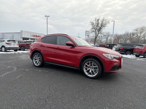 Used 2018 Alfa Romeo Stelvio Sport w/ Quick Order Package 22J Sport image 3