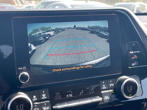 Used 2025 Toyota Highlander LE image 25