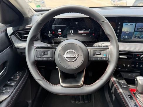 Used 2025 Nissan Kicks SR FWD image 17