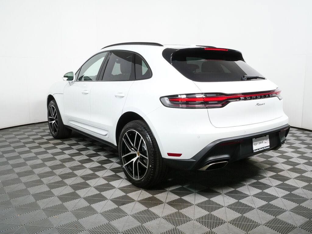 Certified 2026 Porsche Macan AWD/4WD image 3