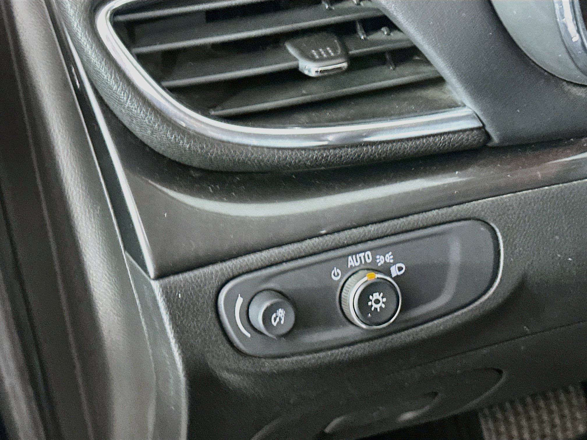 Used 2019 Buick Encore Preferred FWD image 16