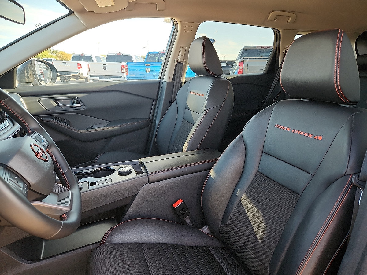 Used 2026 Nissan Rogue SV AWD/4WD image 8