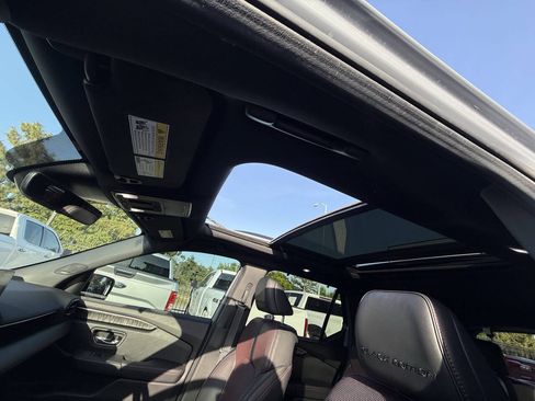 Used 2025 Honda Pilot Black Edition image 33